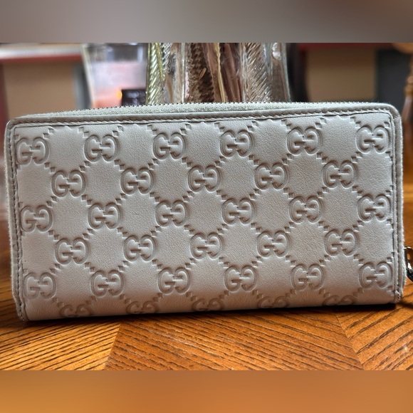 Gucci Gray Embossed Wallet - Picture 3 of 9